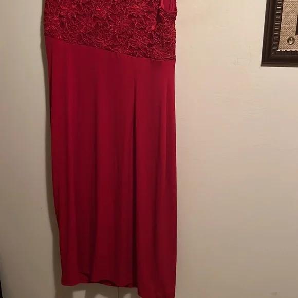 Pretty red fancy dress. Perfect for the holidays. Sparkles with sequins on top. - Picture 3 of 4